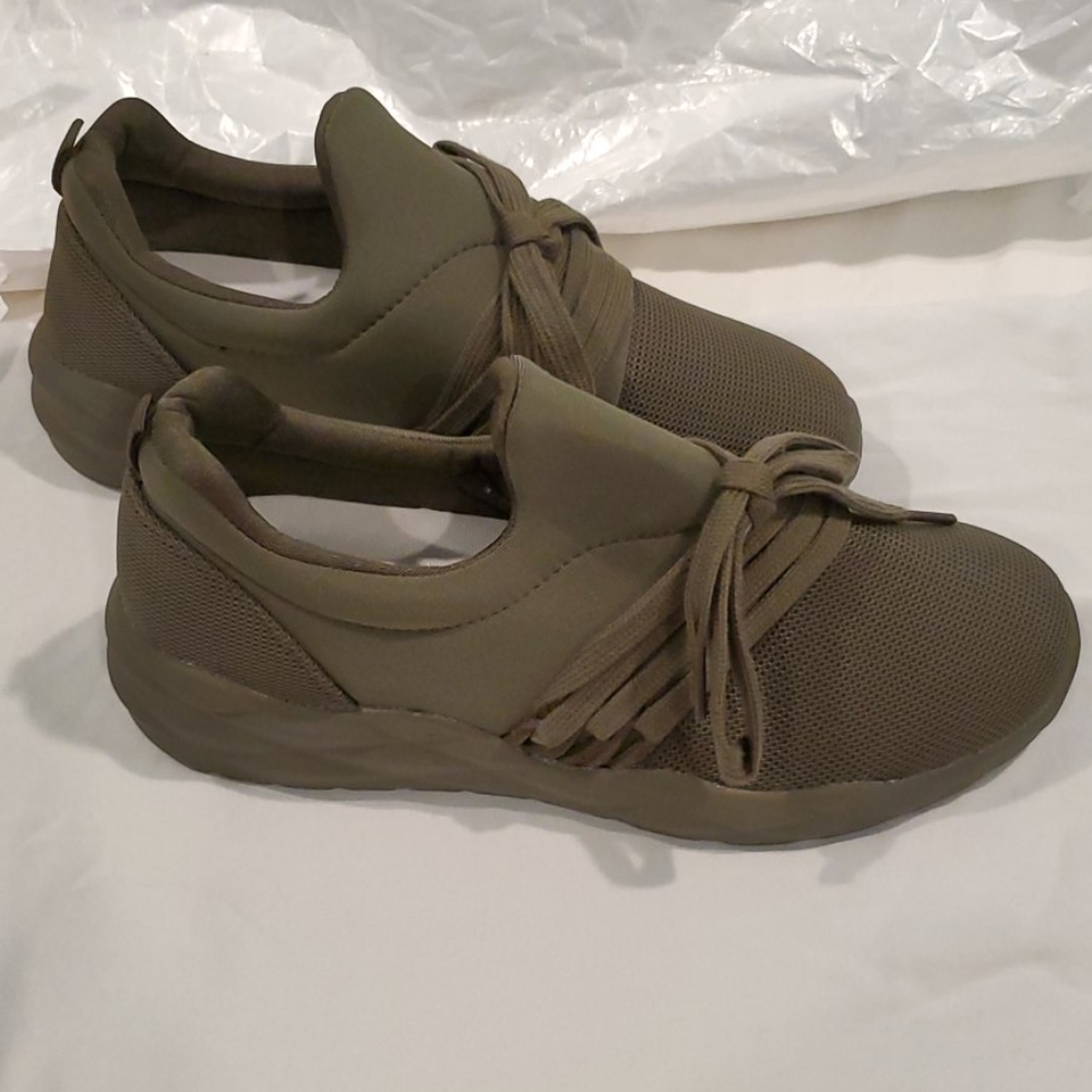 Shoes - Picture 3 of 3